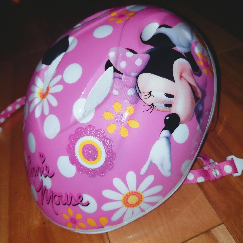 Minnie mouse helmet